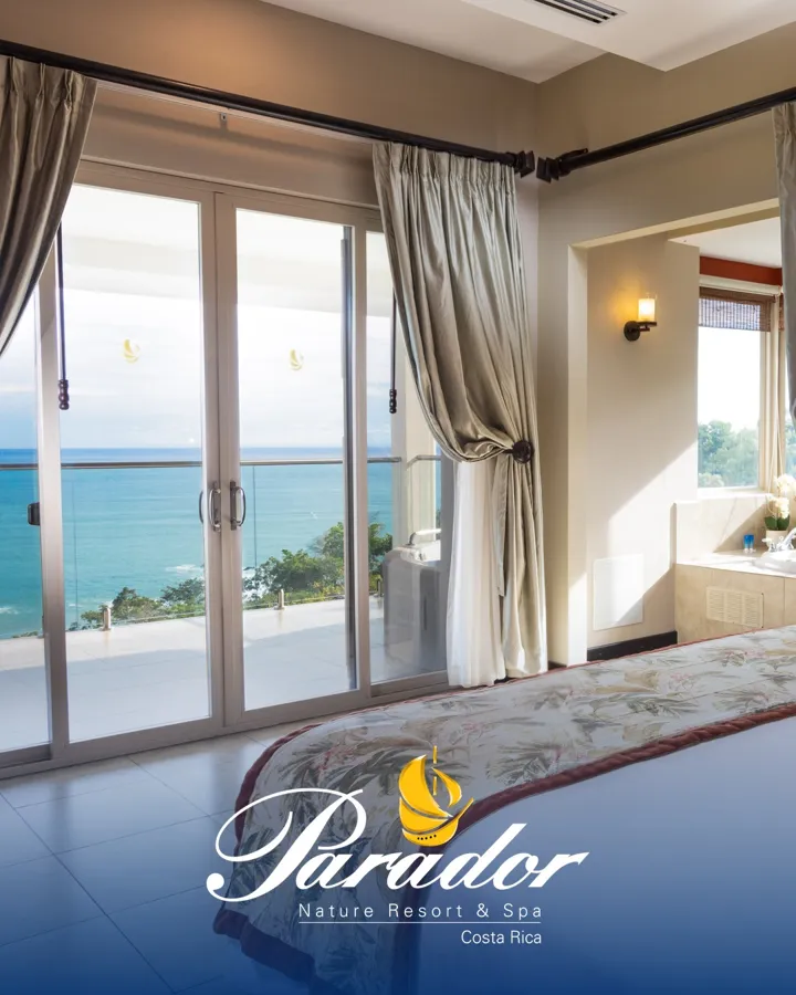 Parador: Vista Master Suite, glass doors to the sea